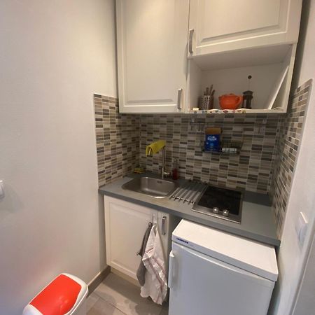 Small Studio Near Eiffel Tower Париж Экстерьер фото