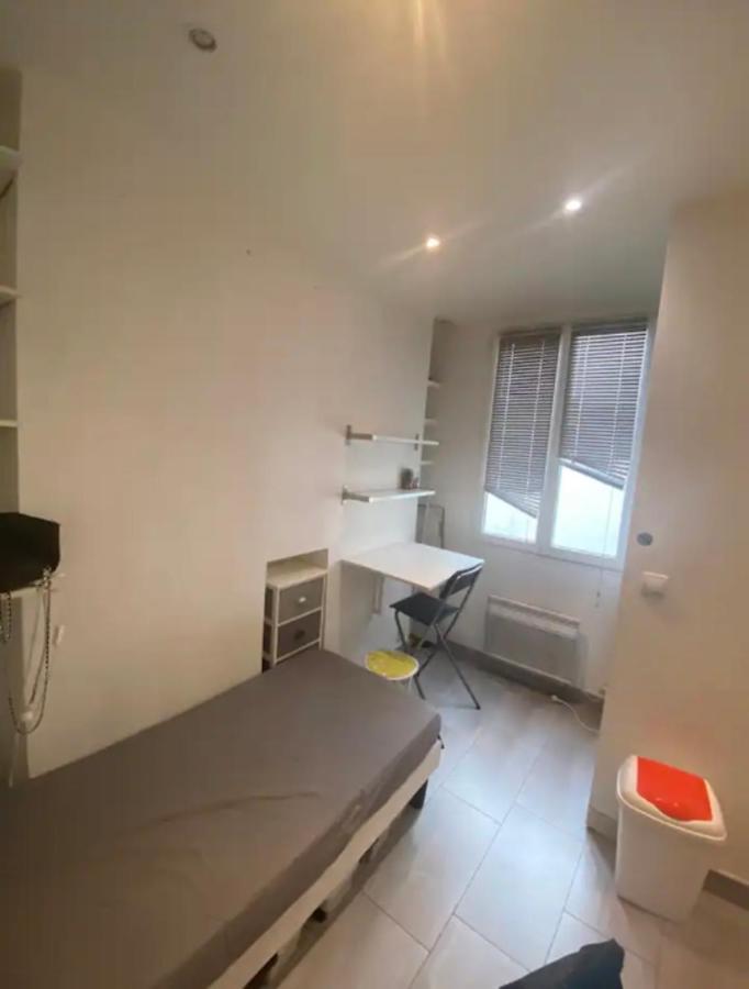 Small Studio Near Eiffel Tower Париж Экстерьер фото