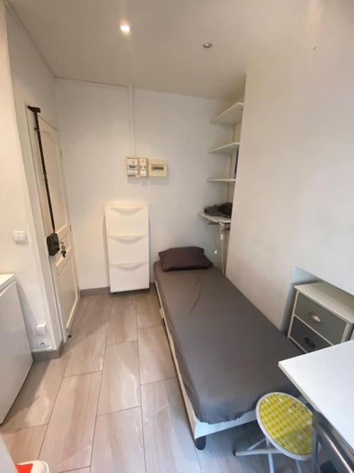 Small Studio Near Eiffel Tower Париж Экстерьер фото