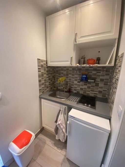 Small Studio Near Eiffel Tower Париж Экстерьер фото