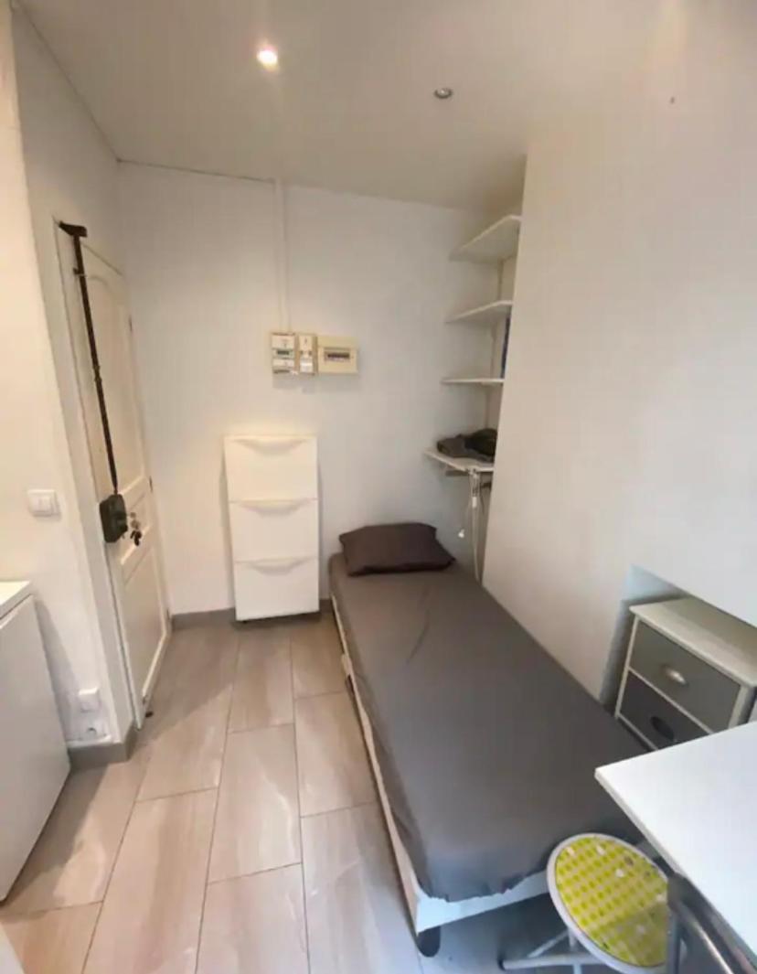 Small Studio Near Eiffel Tower Париж Экстерьер фото
