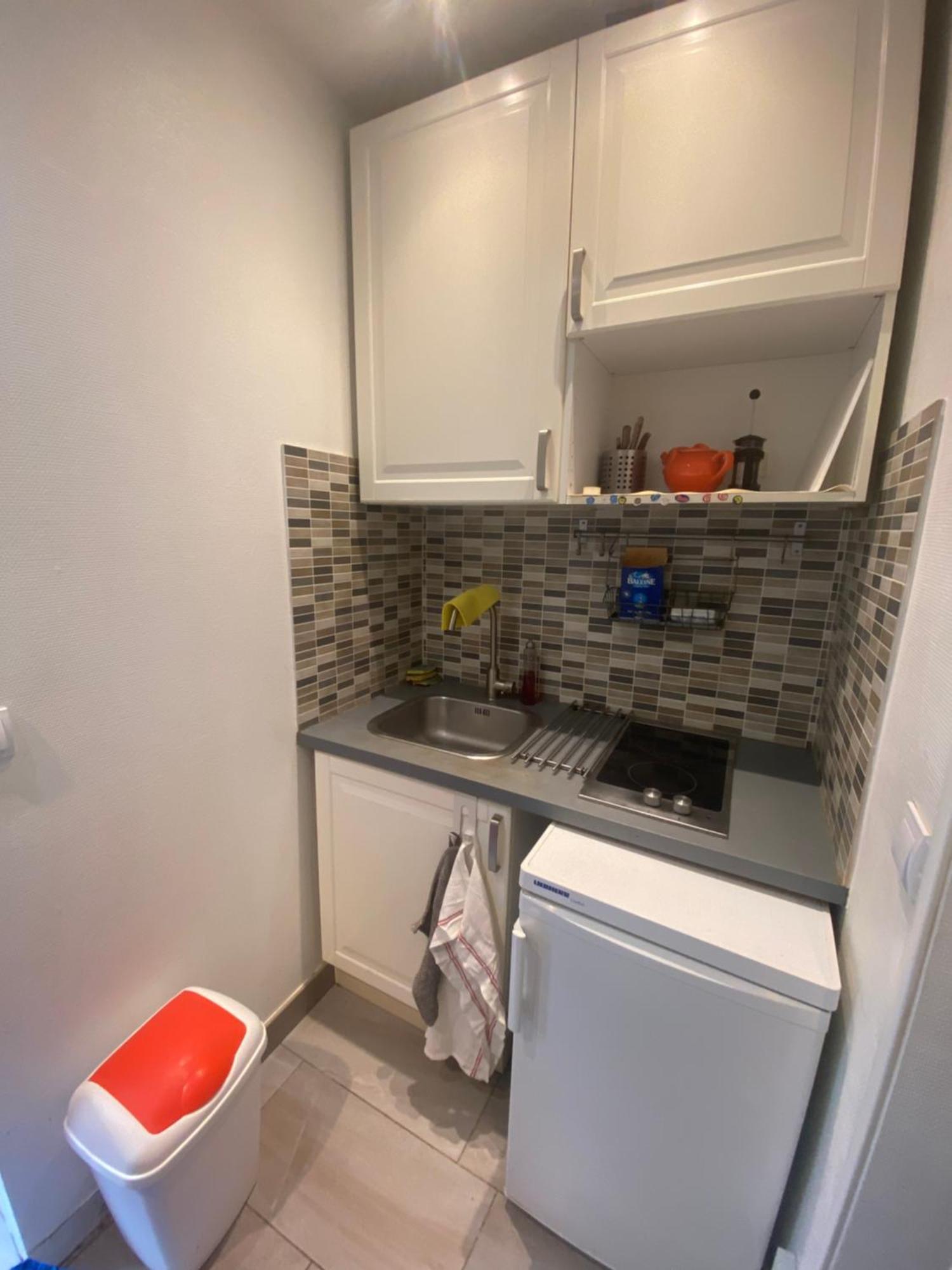 Small Studio Near Eiffel Tower Париж Экстерьер фото