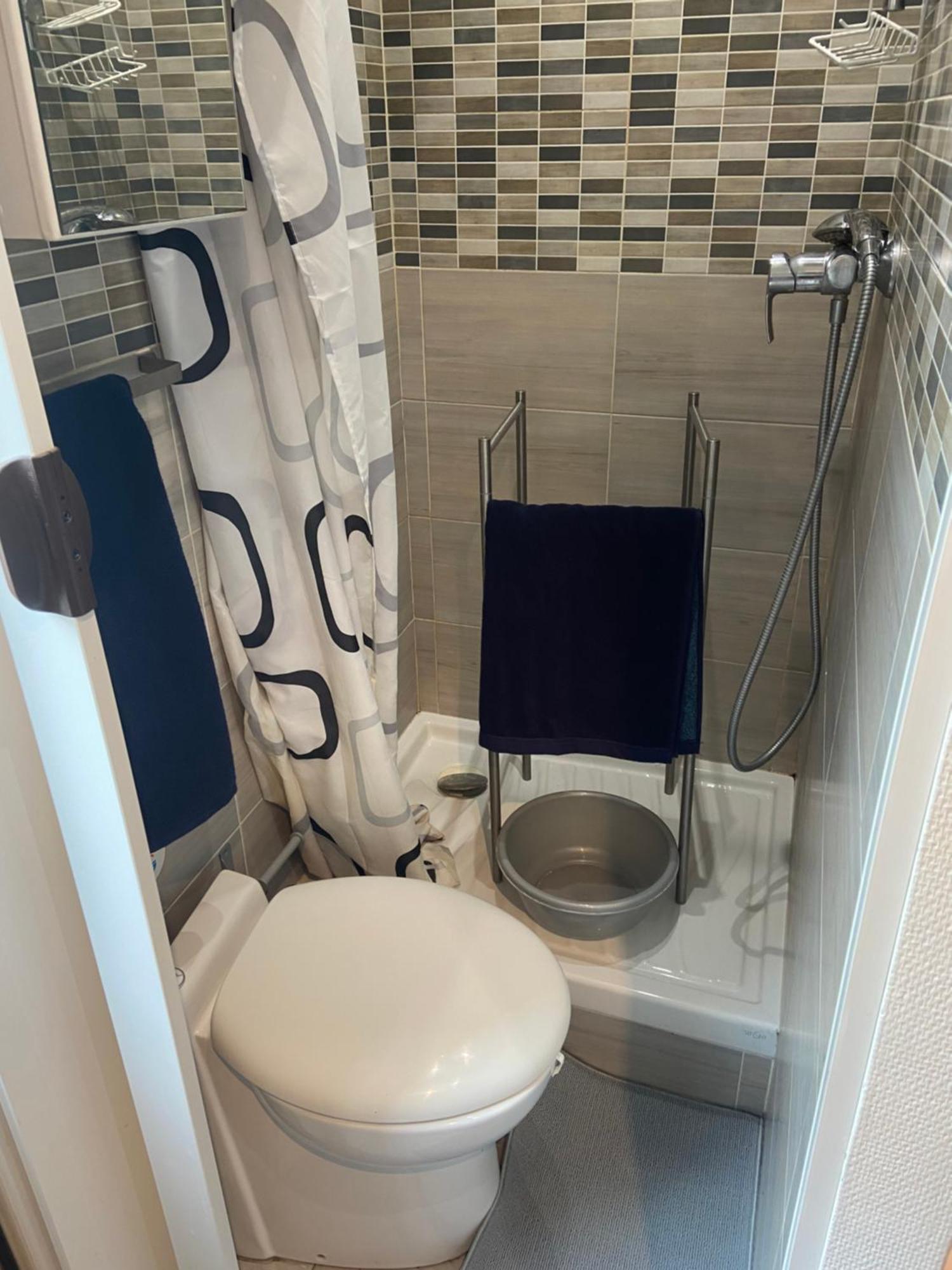 Small Studio Near Eiffel Tower Париж Экстерьер фото